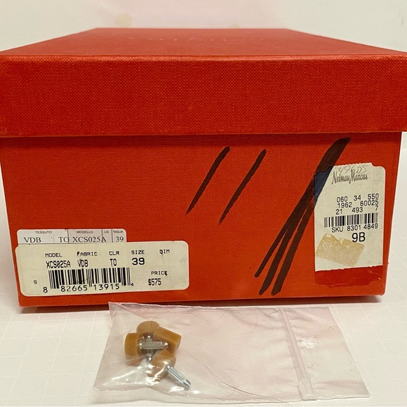 VALENTINO Garavani Dark Brown Leather Mink Rosette Heel Shoe New 9B - Picture 8 of 10